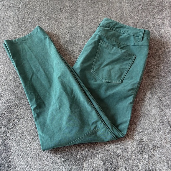 2022 Lululemon ABC Classic-Fit Pant 32" *Utilitech
Green Jasper Size 34 - Picture 7 of 12